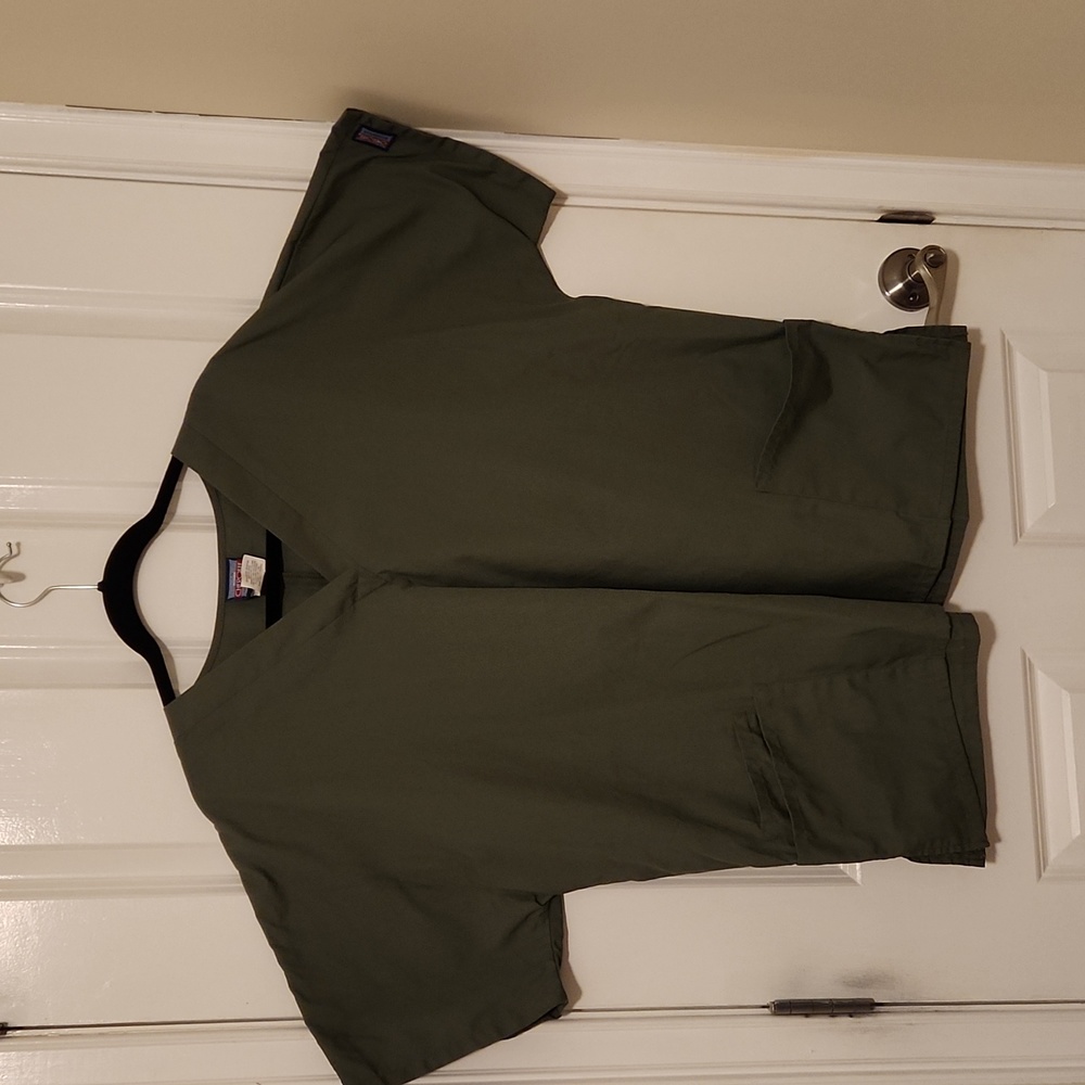 👚 Cherokee XL olive green scrub top (cut/ runs small) EUC